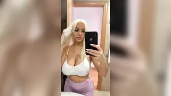 blondie_oficial sultry slut fucks her pussy