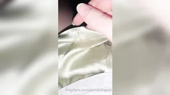 Porcelaingoirl cute chick jerks both holes