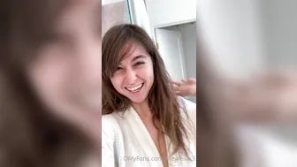Riley naughty lady fucks her ass hard