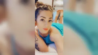 Riley noble lady praises boobs