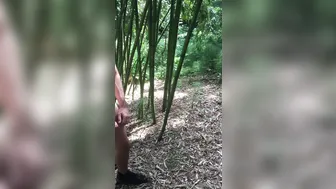 Meana a nice babe kneads her cunt