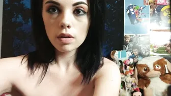 Kryska_Love Hot girl fucks her pussy with her hand