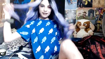 Kryska_Love the charming doll fun dancing in front of the camera