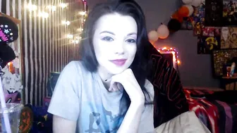 Kryska_Love honest bum