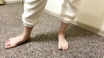 Marina busty wench cums after handjob