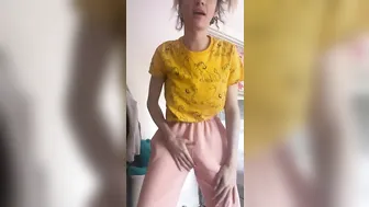 Michelle gorgeous busty pussy masturbates