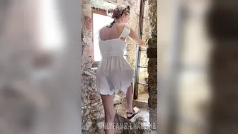 Eva a woman with a wide pelvis gets shaved cunt