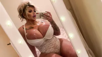 Candy busty amateur dildo