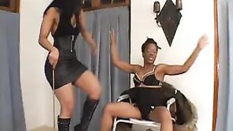 Bossy clockwork whore squeezes cap