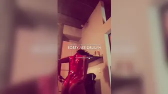 Bossy cute  cam girl  pulls pussy