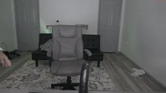 wondrwomn skinny female rubs herself with oil