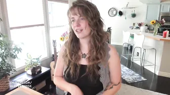 harperthefox naughty bitch fucks pussy