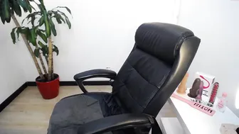 sweer_oshun mature confused jerks off shaggy pussy