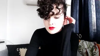 missalexthorn busty harlot fingering pussy