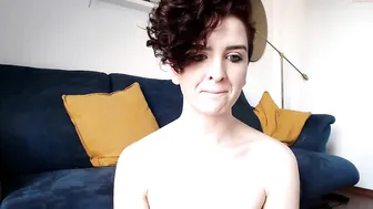 missalexthorn Black-haired confused