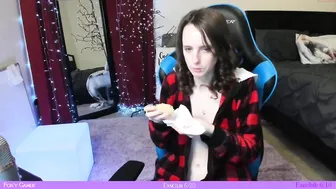 foxy_gamer cute lady gently massages pussy