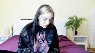 eva_natas beautiful chick takes off her underwear