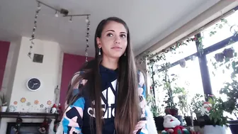 bubblekush7 girl with a beautiful body performs a striptease