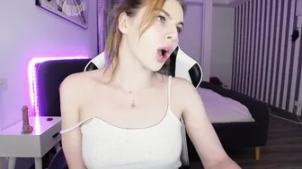 alexajoy_ chic shows shaved holes