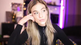 melodymate hot latina fucks dildo