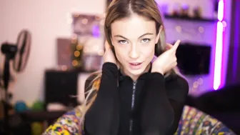 melodymate caresses the holes with his hand