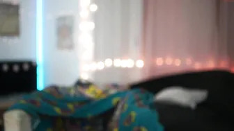 melodymate mature chick pulls pussy