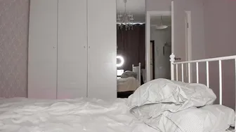 lolita_nabokova bitch jerks off in the office