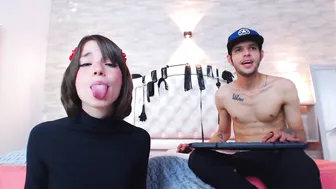 justin_n_berry petite babe gently masturbates cunt