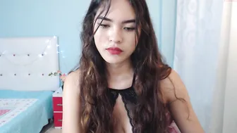 sofia44 charming ass fucks her pussy