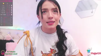 majogh cute young lady shows big tits
