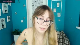 agnes_sindi busty female pleases herself with sex toy
