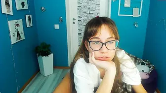 agnes_sindi cute girl shows sexy body