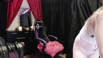 femalesextoy masturbates the cap behind the cash register