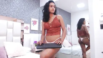 gretel_berry delicious bitch pulls her holes