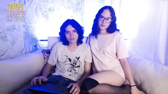 littlelust_ skinny bitch jerks pussy with dildo