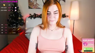 kleo_blake sexy babe plays with pussy