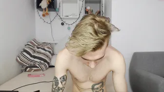 mineeett Cute brunette with natural tits chatting in fries