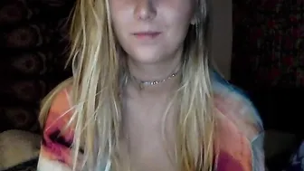 casey_jones Skinny beauty pulls pussy