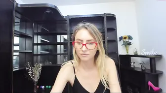 benda caresses his cap