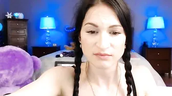 jalyn Hot bitch sucks dildos