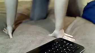 allyson23 Busty curvy poses naked