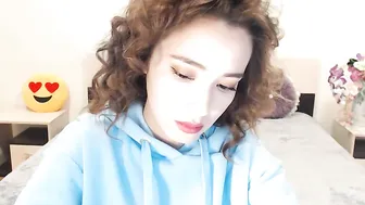 uummi Busty pussy sucks dick