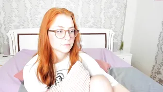 leona_golden caresses pussy through panties