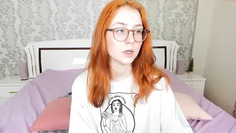 leona_golden shy chick caresses big tits