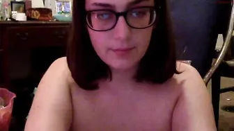 emogirl5000 Beautiful girl performs a great blowjob