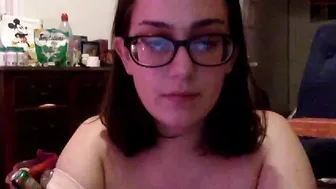 emogirl5000 Beautiful girl performs a great blowjob