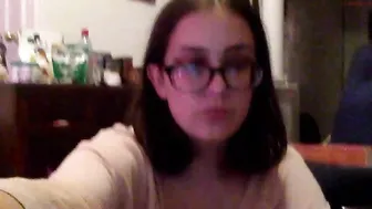 emogirl5000 Beautiful girl performs a great blowjob