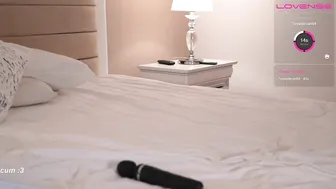 dreamsweetgirl Attractive chick fucks juicy slits