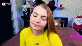 brendiekira rubs and fucks her pussy