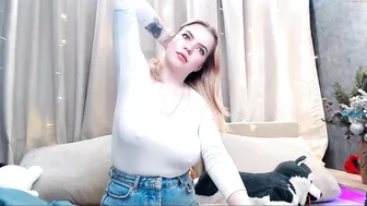 blondiebetsy babe undressed and started jerking off